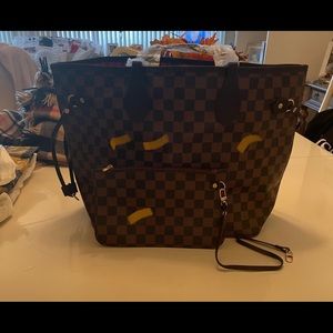 Large capacity tote bag with matching wristlet